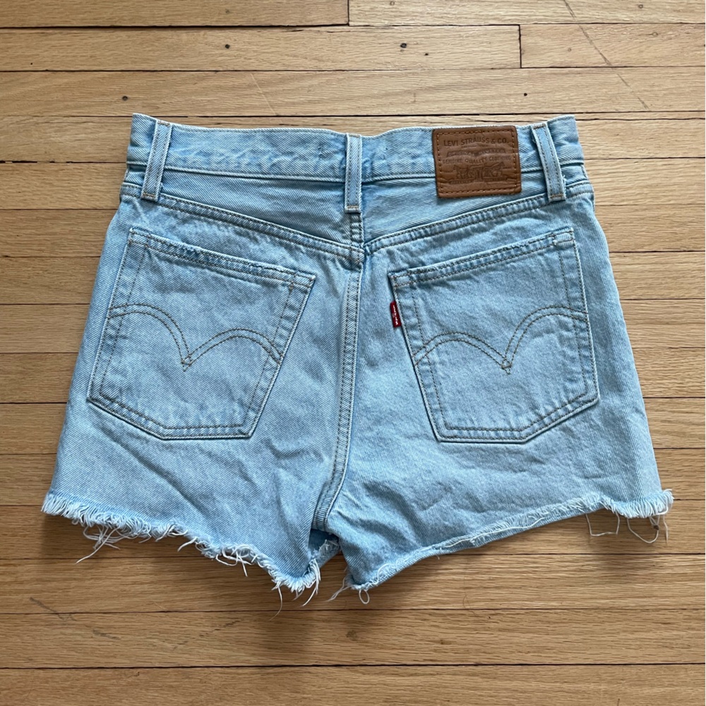 Levi’s Wedgie Short - size 25